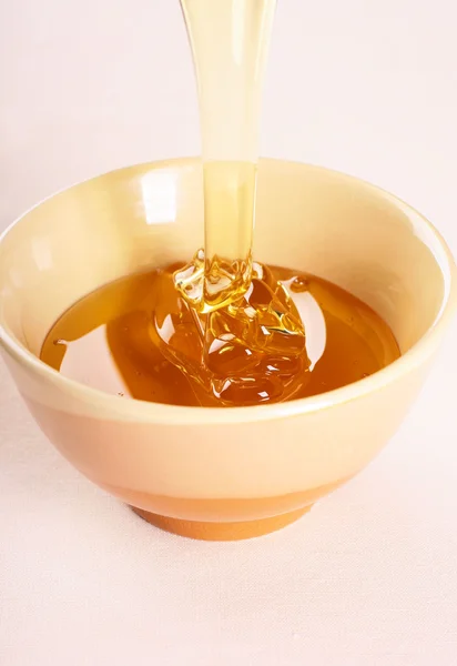 Honing in glazen pot geïsoleerd — Stockfoto