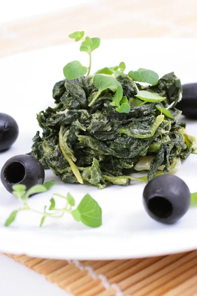 Siyah Zeytin ile ıspanak