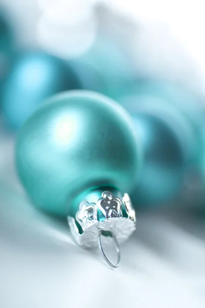 Modré skleněné vánoční koule Stock Snímky