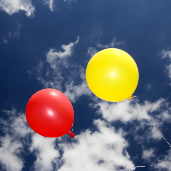 Ballonnen aan de hemel — Stockfoto