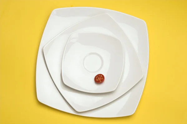 Pomidor w białej płytce — Zdjęcie stockowe