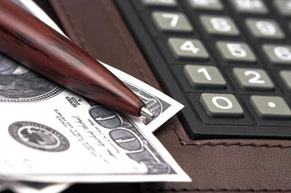 Bills,pen and calculator — Stock Photo, Image