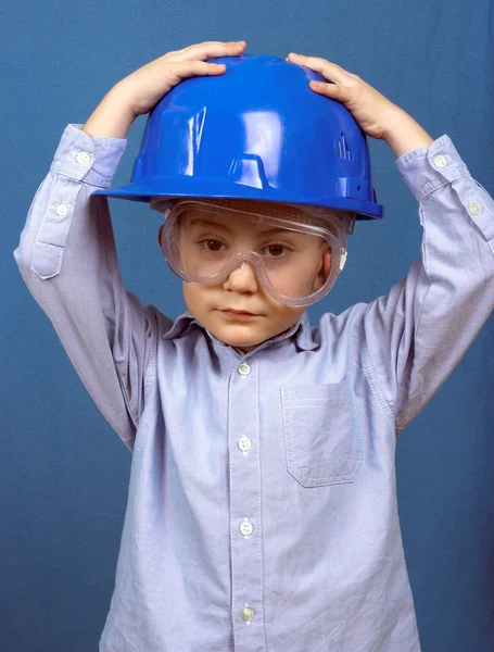 Chlapec v helmě — Stock fotografie