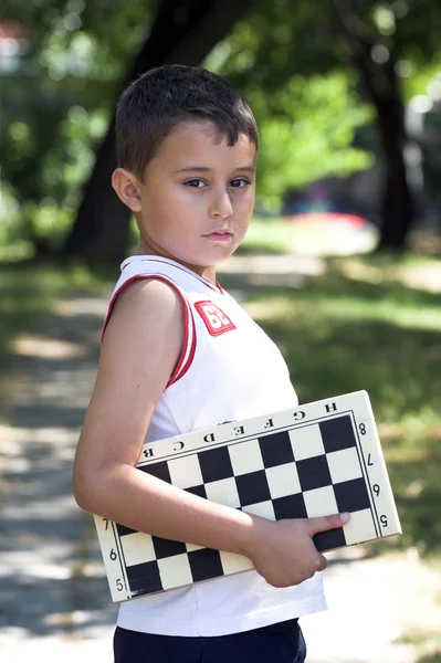 Молодий шахіст — стокове фото