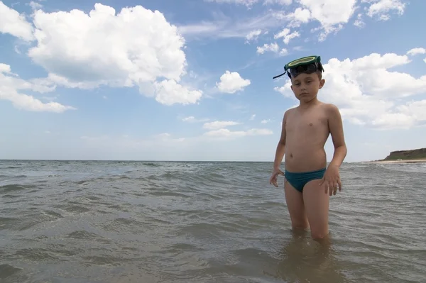 水肺潜水面具的男孩 — 图库照片