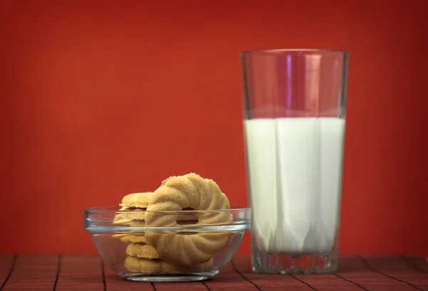 Latte e biscotti — Foto Stock