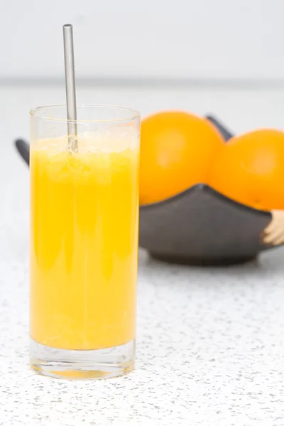 Leckerer hausgemachter Orangensaft — Stockfoto