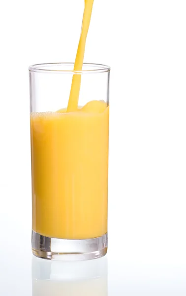 Pouring fresh orange juice — Stock Photo, Image