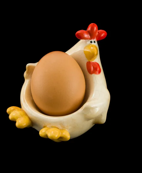 Chicken holding egg. — Stock Photo, Image