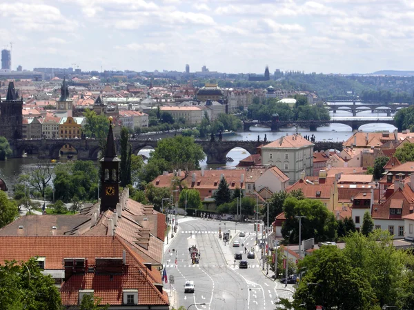 Летняя панорама Праги — стоковое фото