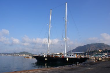 Ischia Adası üzerinde yat