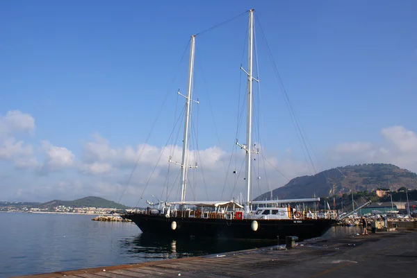 Yacht on the island of Ischia — Stock Photo, Image
