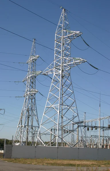 Pylons de fornecimento de electricidade — Fotografia de Stock