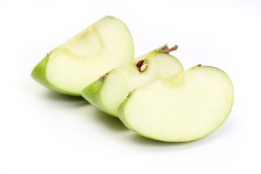 3 cortar una manzana verde