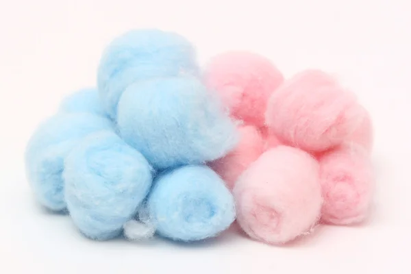 Bolas de algodão higiênico azul e rosa — Fotografia de Stock