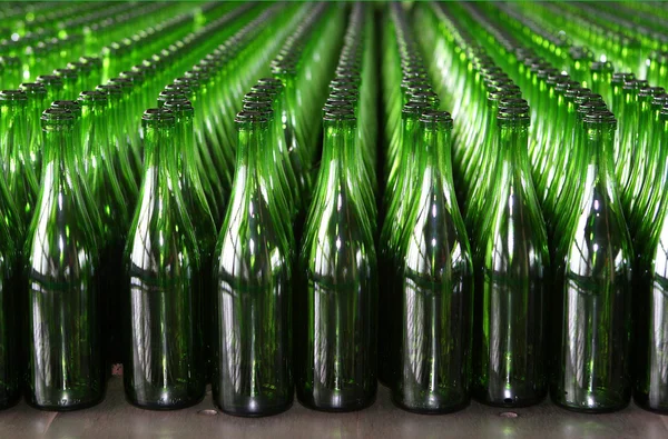 Botellas verdes vacías —  Fotos de Stock