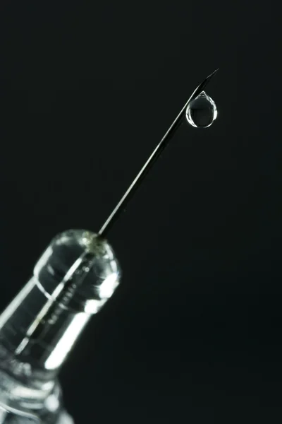 Injekční jehlu s kapkou — Stock fotografie