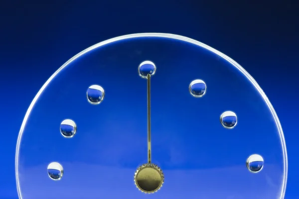 Tapa del reloj con gota de agua — Foto de Stock