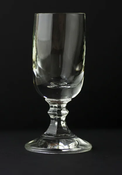 Маленький стакан водки — стоковое фото