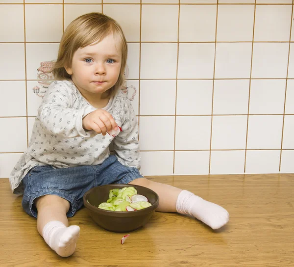 Baby girl in the kitchen — Stock Photo, Image