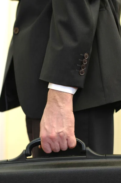 Işadamı holding evrak çantası — Stok fotoğraf