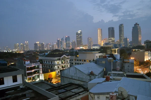 Paysage urbain de Jakarta la nuit — Photo