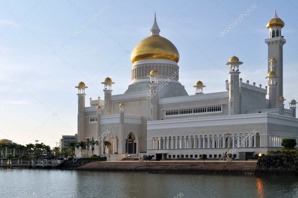 Sultan Omar Ali Saifuddin Mosque Stock Photo Image By C Daga P