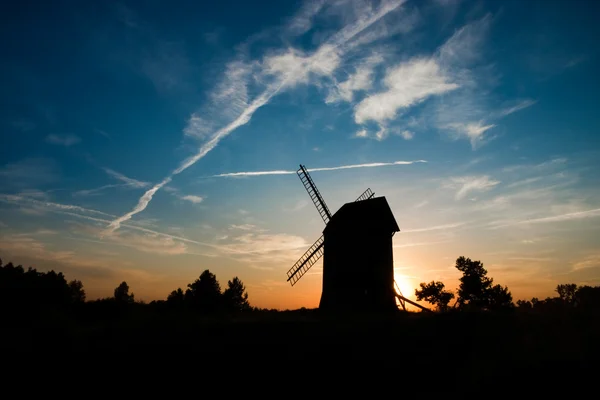 Eenzame windmolen — Stockfoto