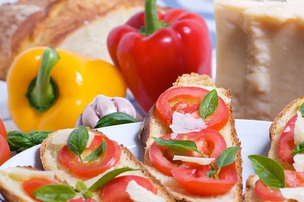 Bruschette with tomato, basil and cheese — Stock Photo, Image