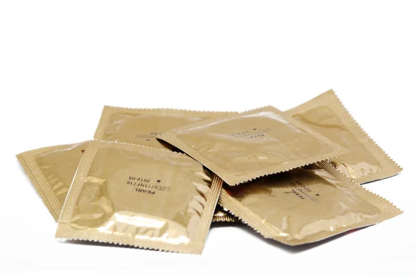 Prezerwatywy na białym tle — Zdjęcie stockowe
