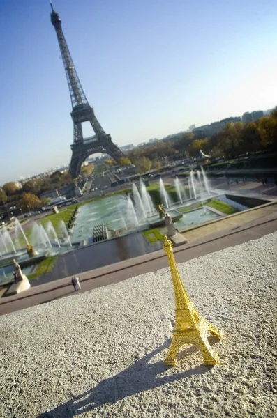 Torre Eiffel y miniatura — Foto de Stock