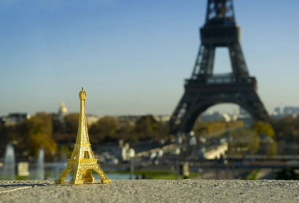 Torre Eiffel y miniatura — Foto de Stock