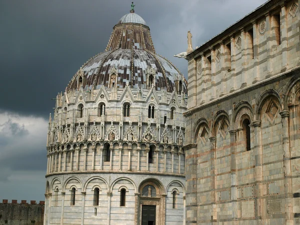 Pisa - katedralen och dopkapellet — Stockfoto