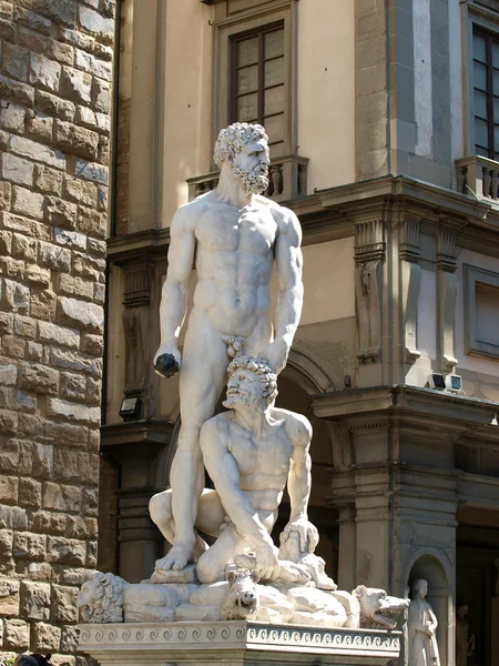 佛罗伦萨-雕塑大力神和 cacus — 图库照片