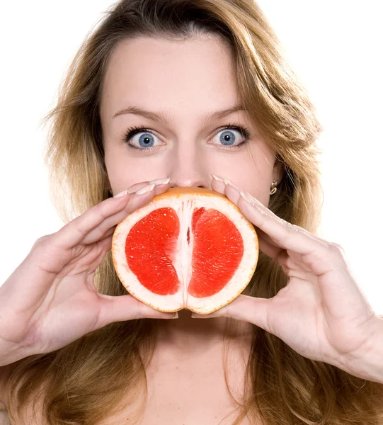 Девушка с грейпфрутом — стоковое фото