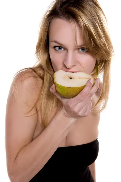 Tyttö puree päärynää. — kuvapankkivalokuva