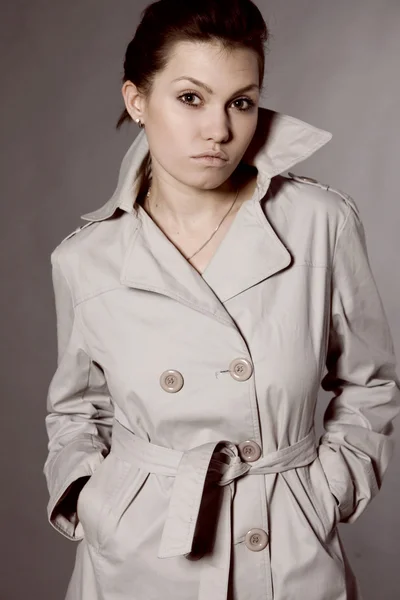 Retrato de mulher bonita em um casaco — Fotografia de Stock