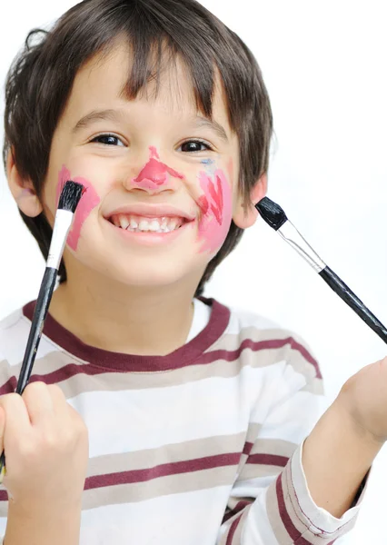 Niedlichen kleinen Jungen bekommen Make-up auf seine — Stockfoto