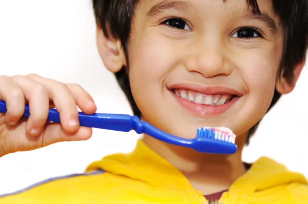 Little boy brushes her teeth — Stock Photo, Image