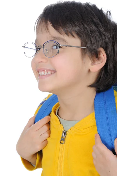 Skola pojke håller en väska och gå i skolan — Stockfoto