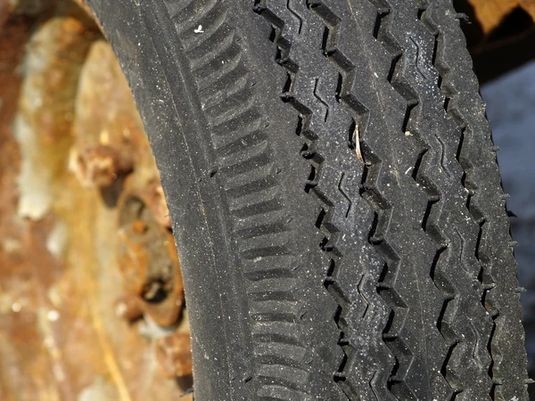 Gebrauchtes Rad und Reifen — Stockfoto