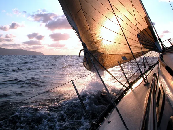 Sailing to the sunrise — Stock Photo, Image