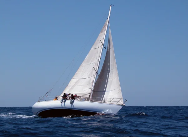 Navegar con viento fuerte — Foto de Stock