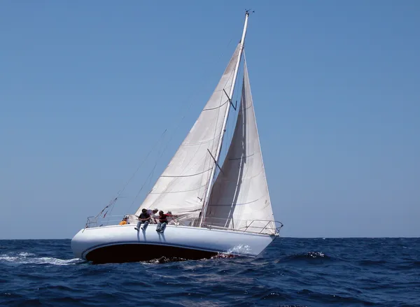 Navegar con viento fuerte Imagen de stock