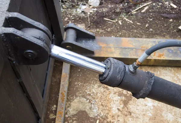 Hydraulic Cylinder on Lifting spoone — Stock Photo, Image