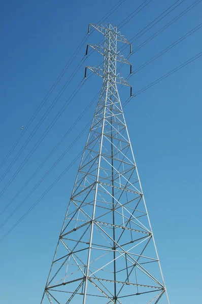Башня электропередачи — стоковое фото