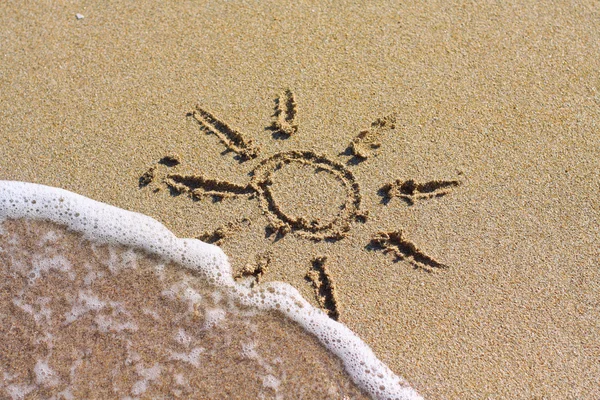 Dibujo del sol en una playa —  Fotos de Stock