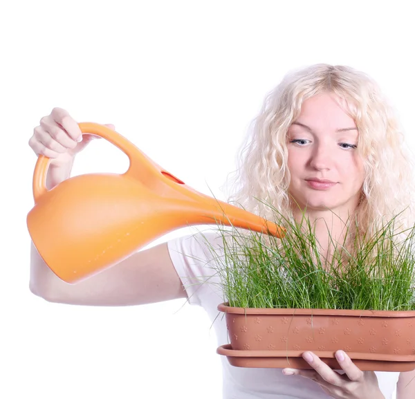Femme prenant soin de l'herbe — Photo