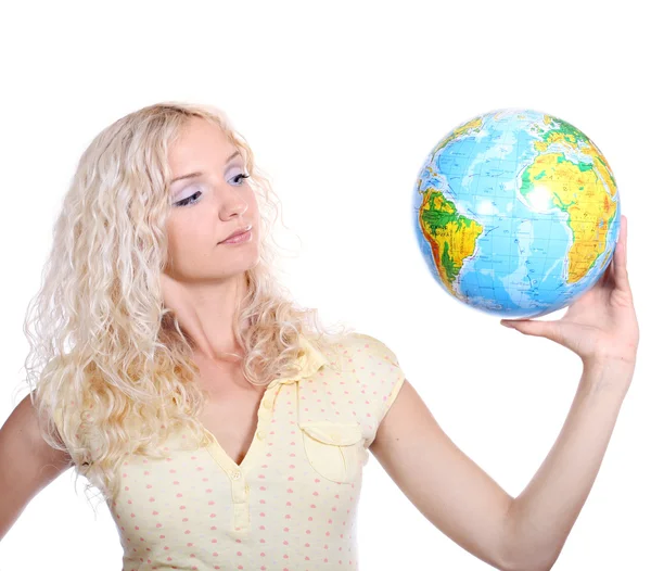 Vrouw die een wereldbol vasthoudt — Stockfoto