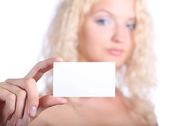 Mujer rubia sosteniendo tarjeta en blanco —  Fotos de Stock